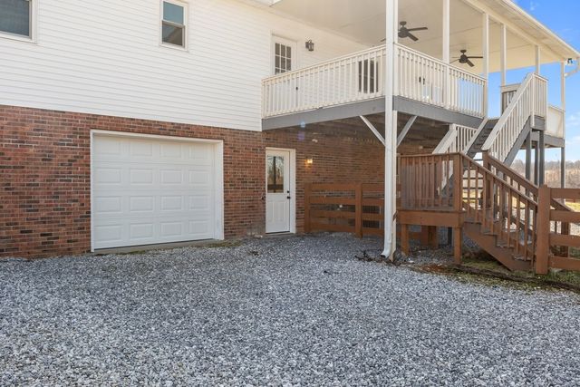 1024 E Piney Rd, Dickson, TN 37055