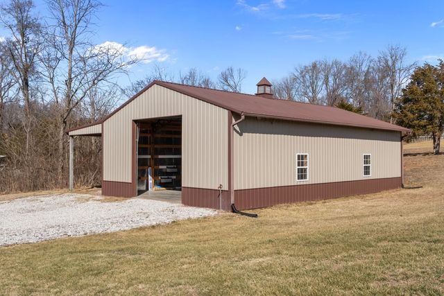 1024 E Piney Rd, Dickson, TN 37055