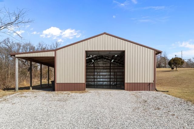 1024 E Piney Rd, Dickson, TN 37055