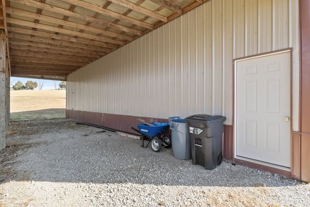 1024 E Piney Rd, Dickson, TN 37055