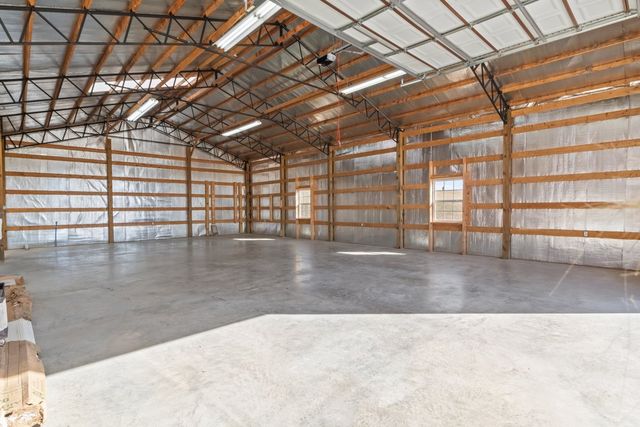 1024 E Piney Rd, Dickson, TN 37055