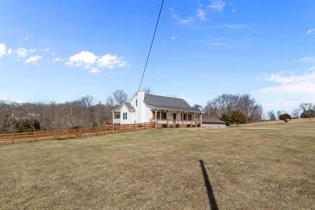 1024 E Piney Rd, Dickson, TN 37055