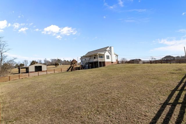 1024 E Piney Rd, Dickson, TN 37055