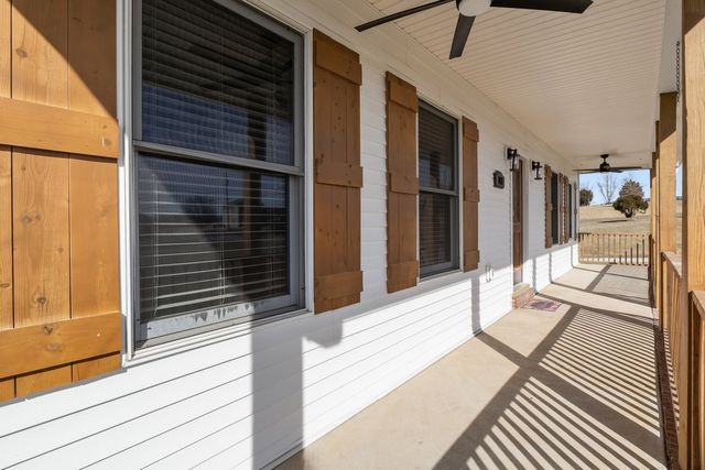 1024 E Piney Rd, Dickson, TN 37055