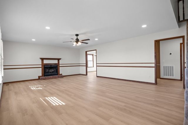 1024 E Piney Rd, Dickson, TN 37055