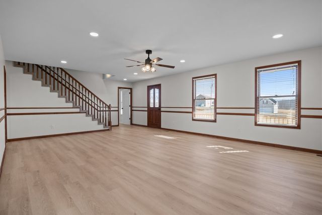 1024 E Piney Rd, Dickson, TN 37055