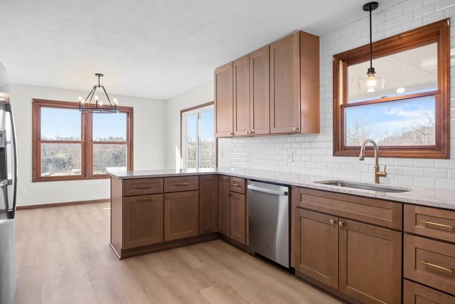 1024 E Piney Rd, Dickson, TN 37055