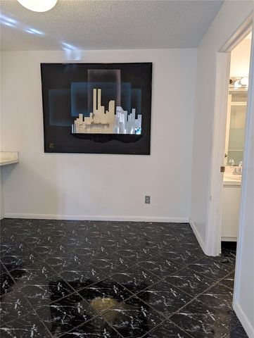 8114 N OAK TRACE WAY N D, Tampa, FL 33634