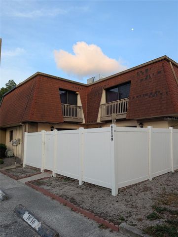 8114 N OAK TRACE WAY N D, Tampa, FL 33634