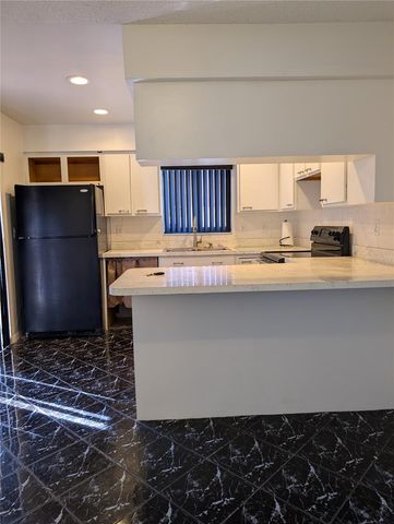 8114 N OAK TRACE WAY N D, Tampa, FL 33634