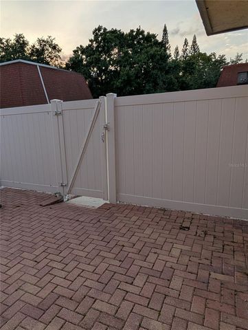 8114 N OAK TRACE WAY N D, Tampa, FL 33634