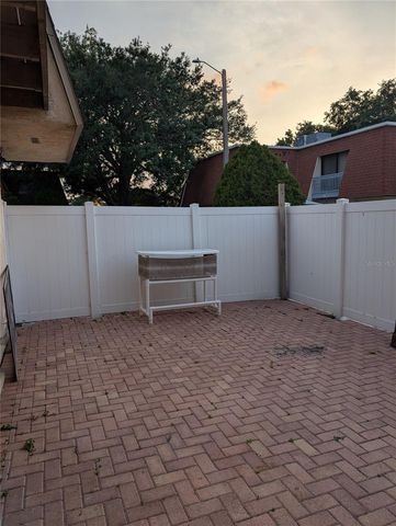 8114 N OAK TRACE WAY N D, Tampa, FL 33634