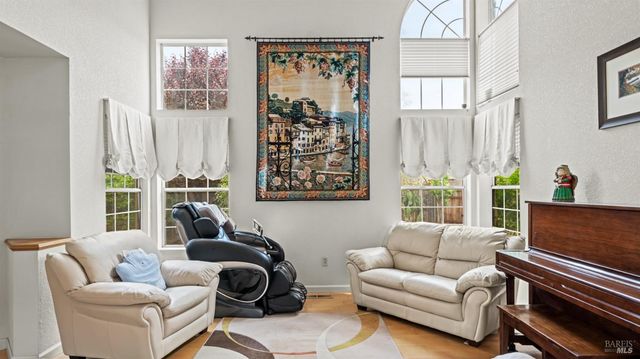 719 Riesling Ct, Petaluma, CA 94954