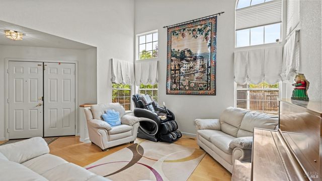 719 Riesling Ct, Petaluma, CA 94954