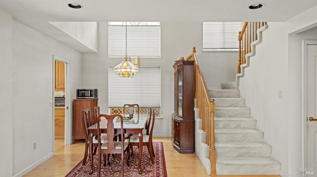 719 Riesling Ct, Petaluma, CA 94954