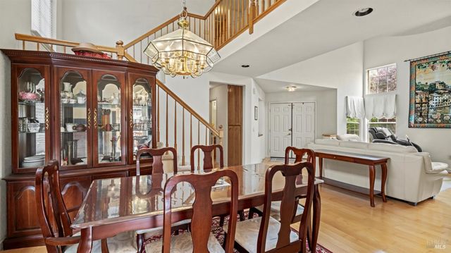 719 Riesling Ct, Petaluma, CA 94954