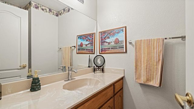 719 Riesling Ct, Petaluma, CA 94954