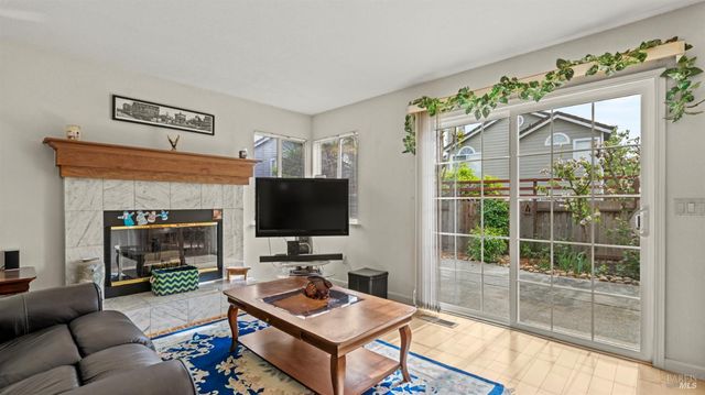 719 Riesling Ct, Petaluma, CA 94954