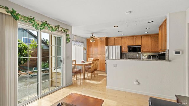 719 Riesling Ct, Petaluma, CA 94954