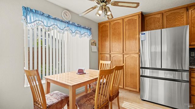 719 Riesling Ct, Petaluma, CA 94954