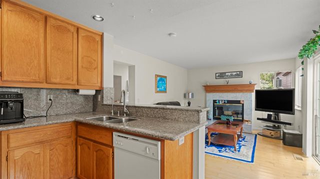 719 Riesling Ct, Petaluma, CA 94954