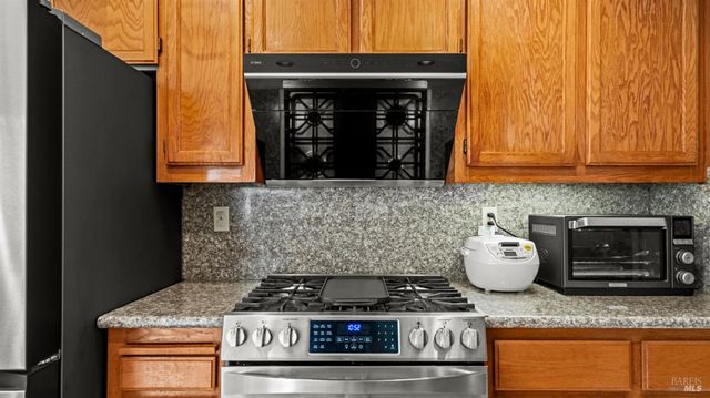 719 Riesling Ct, Petaluma, CA 94954