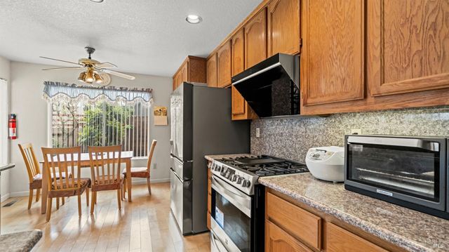 719 Riesling Ct, Petaluma, CA 94954