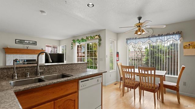 719 Riesling Ct, Petaluma, CA 94954