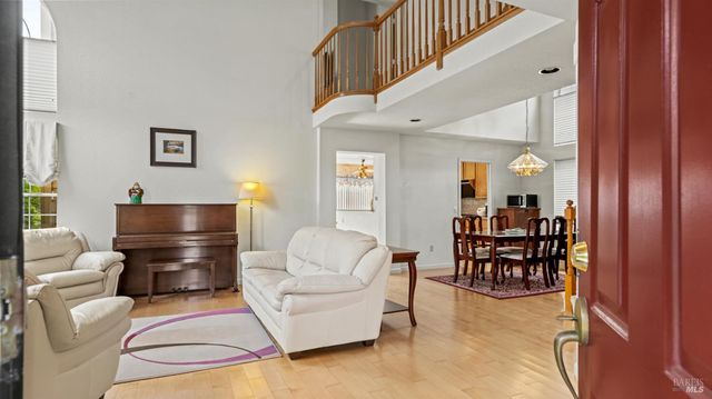 719 Riesling Ct, Petaluma, CA 94954