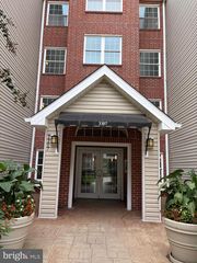3307 WYNDHAM CIR #3165, Alexandria, VA 22302
