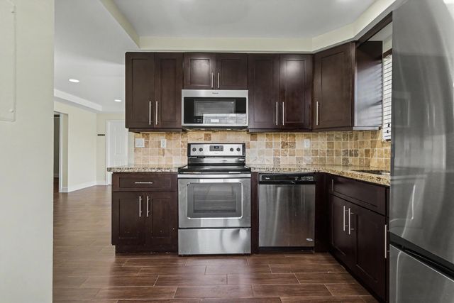 1250 SW 113th Terrace 204, Pembroke Pines, FL 33025