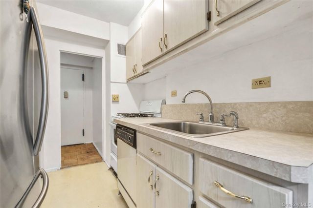 225 Adams Street H-1, Brooklyn, NY 11201