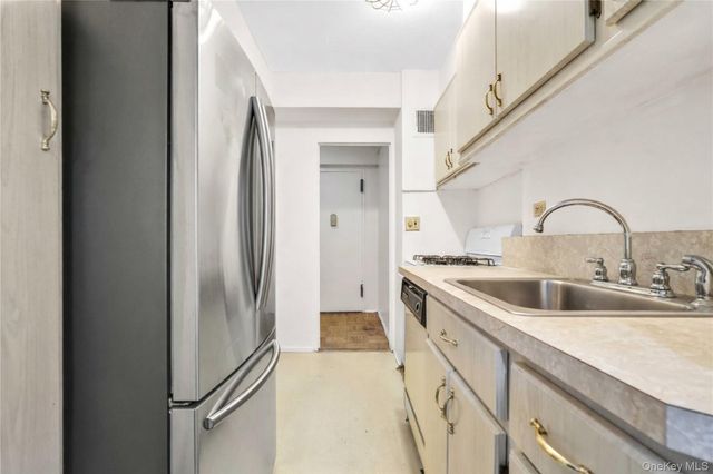 225 Adams Street H-1, Brooklyn, NY 11201