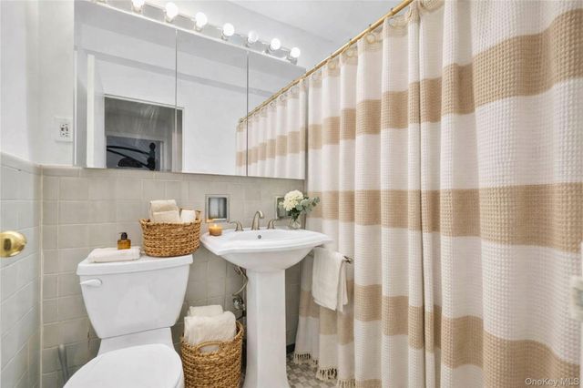 225 Adams Street H-1, Brooklyn, NY 11201