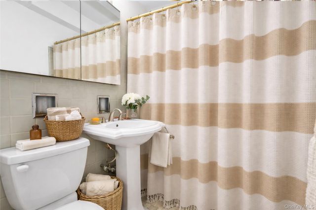 225 Adams Street H-1, Brooklyn, NY 11201