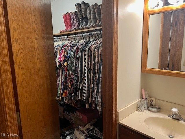 1616 Quail Hollow Drive, Cambridge, OH 43725