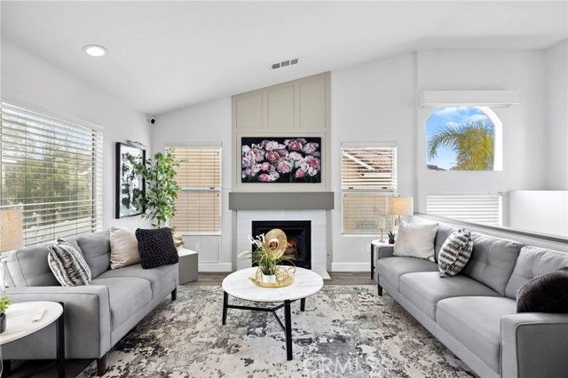 18 Cagney, Lake Forest (el Toro), CA 92610