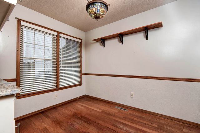 5532 S Roanoke Avenue, Springfield, MO 65810