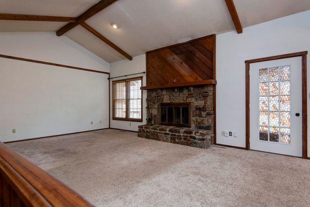 5532 S Roanoke Avenue, Springfield, MO 65810