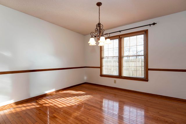 5532 S Roanoke Avenue, Springfield, MO 65810