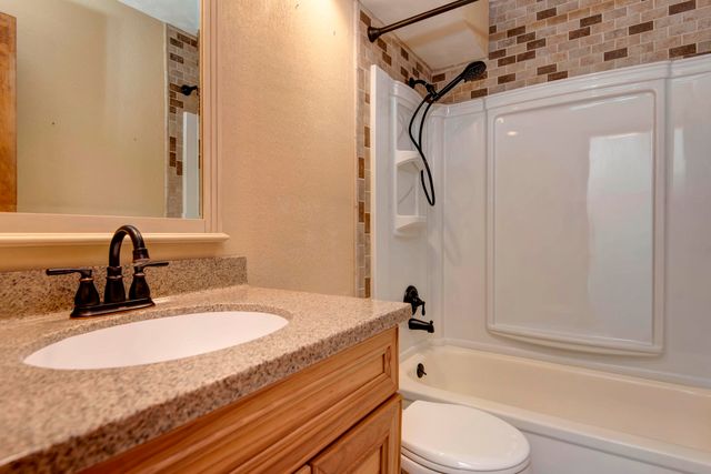 5532 S Roanoke Avenue, Springfield, MO 65810