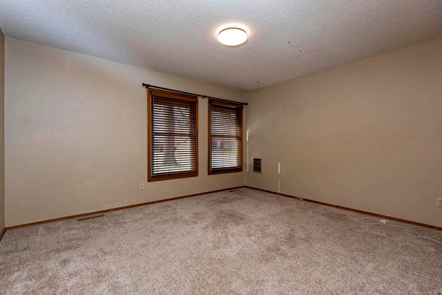 5532 S Roanoke Avenue, Springfield, MO 65810