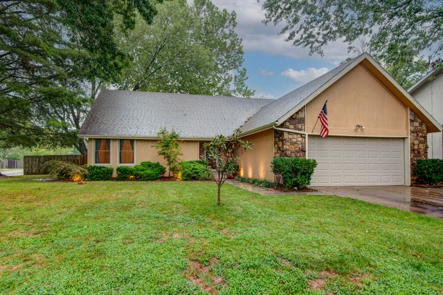 5532 S Roanoke Avenue, Springfield, MO 65810