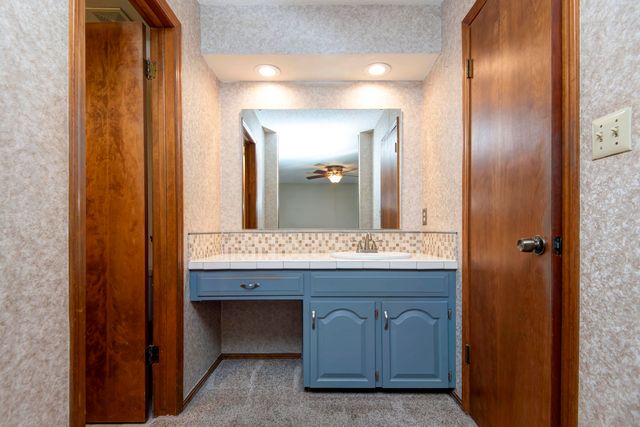 5532 S Roanoke Avenue, Springfield, MO 65810