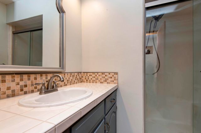 5532 S Roanoke Avenue, Springfield, MO 65810