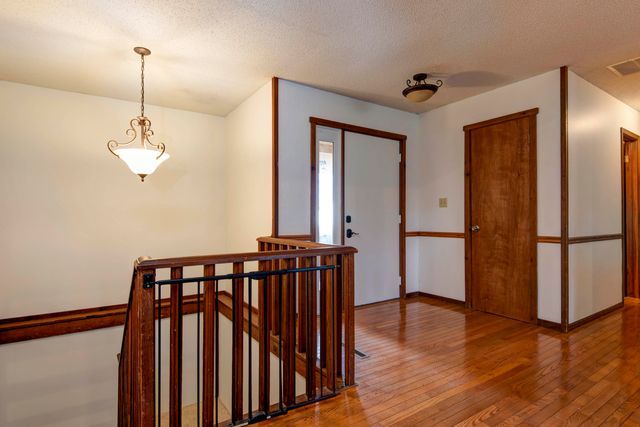 5532 S Roanoke Avenue, Springfield, MO 65810