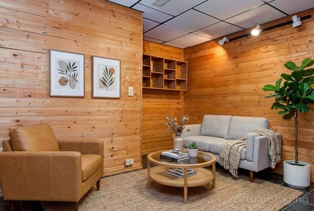 5532 S Roanoke Avenue, Springfield, MO 65810