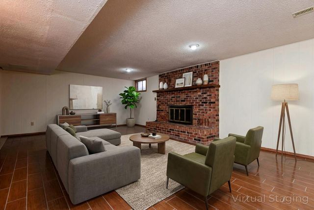 5532 S Roanoke Avenue, Springfield, MO 65810