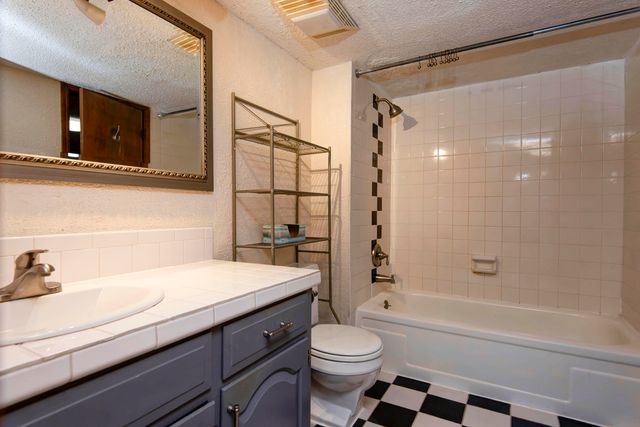 5532 S Roanoke Avenue, Springfield, MO 65810