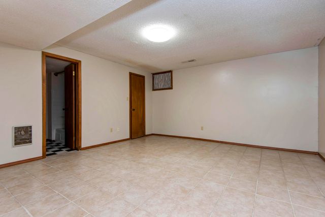 5532 S Roanoke Avenue, Springfield, MO 65810